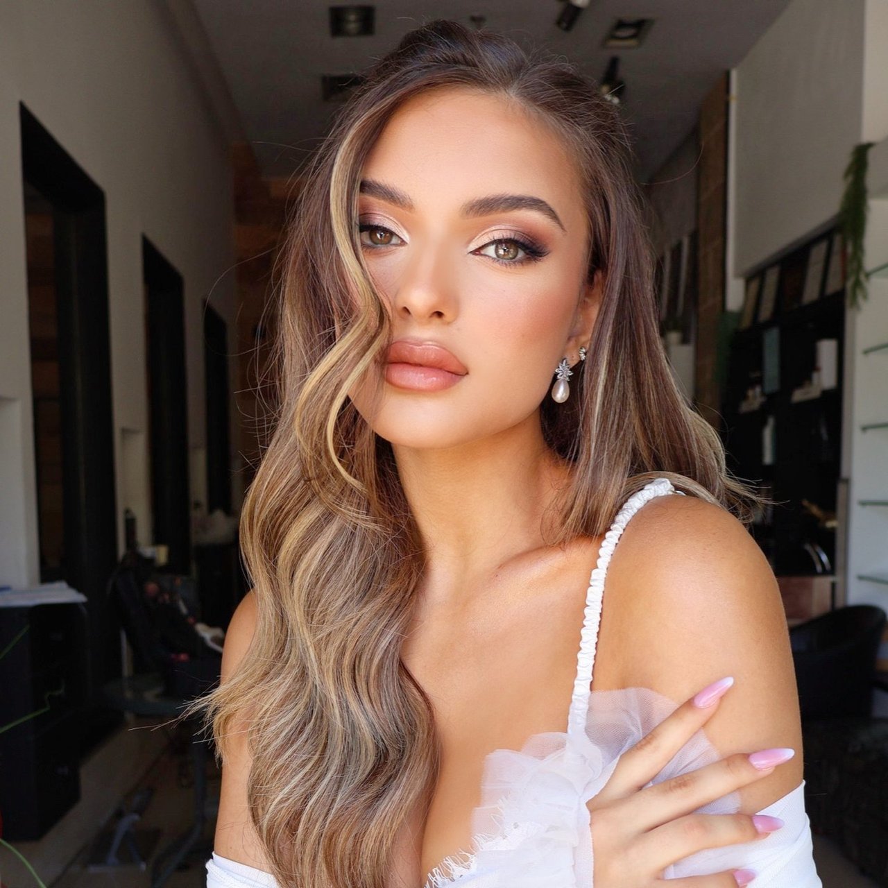איפור כלה טבעי וזוהר בסגנון Natural Glow של אורית